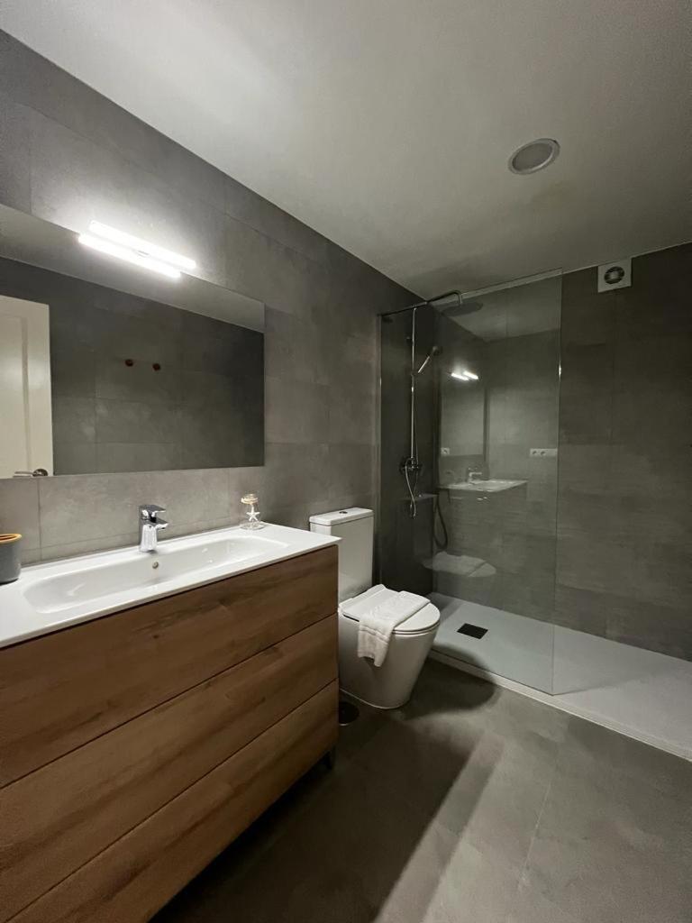 Apartment Gris Con Garaje